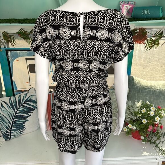 Dainty Hooligan Monochrome Patterned Playsuit - Picture 5 of 12